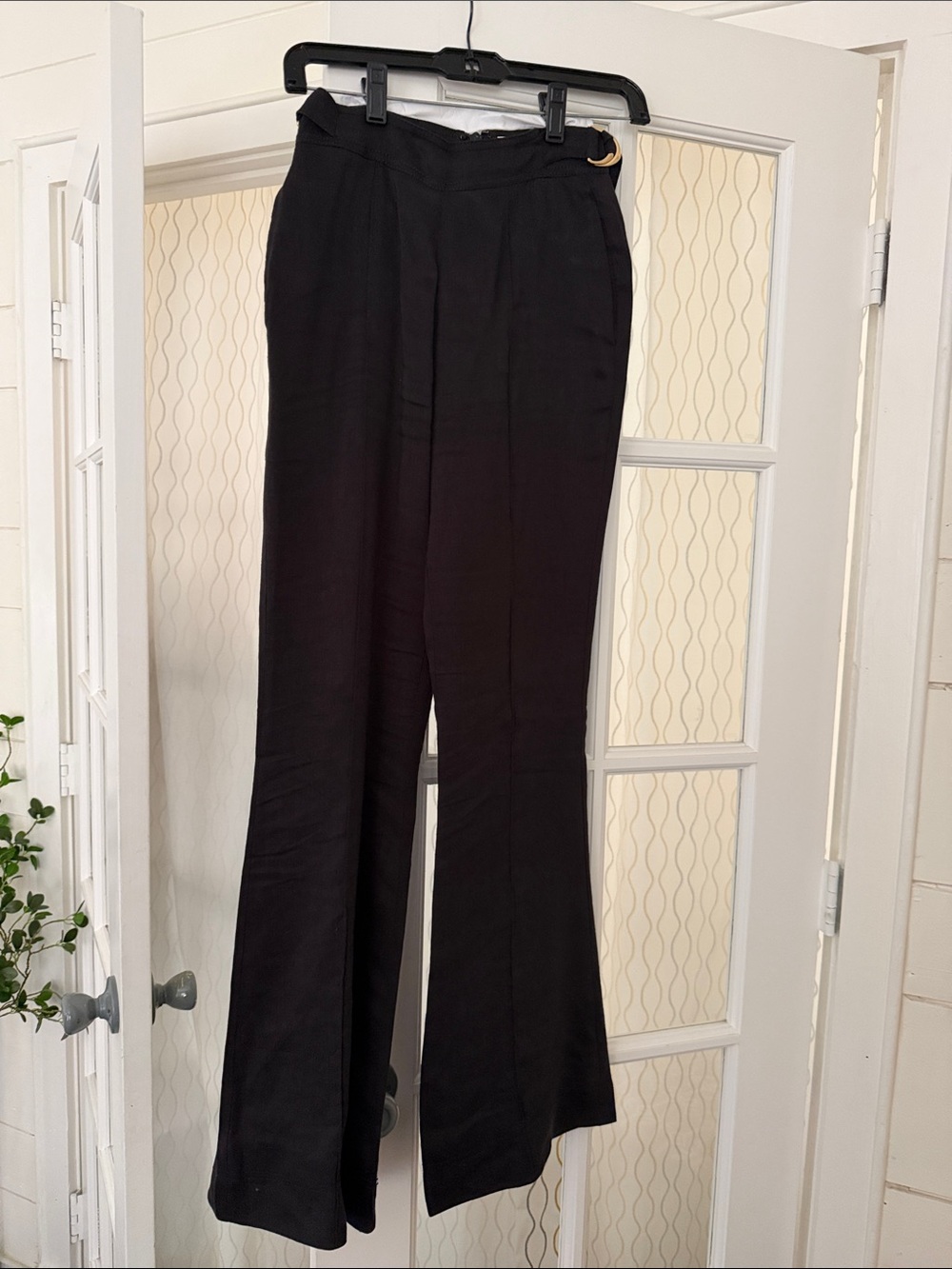 AJE adjustable waist linen Flared Pants

says size 4, fits like a 2/0